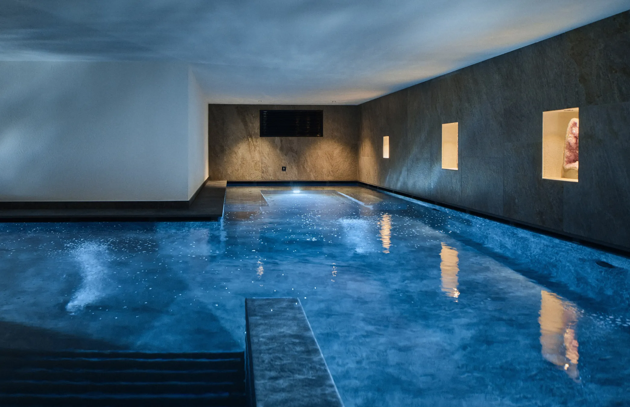 Whirlpool nell’area wellness dell’Hotel Mesdí ad Arabba, ideale per rilassarsi.
