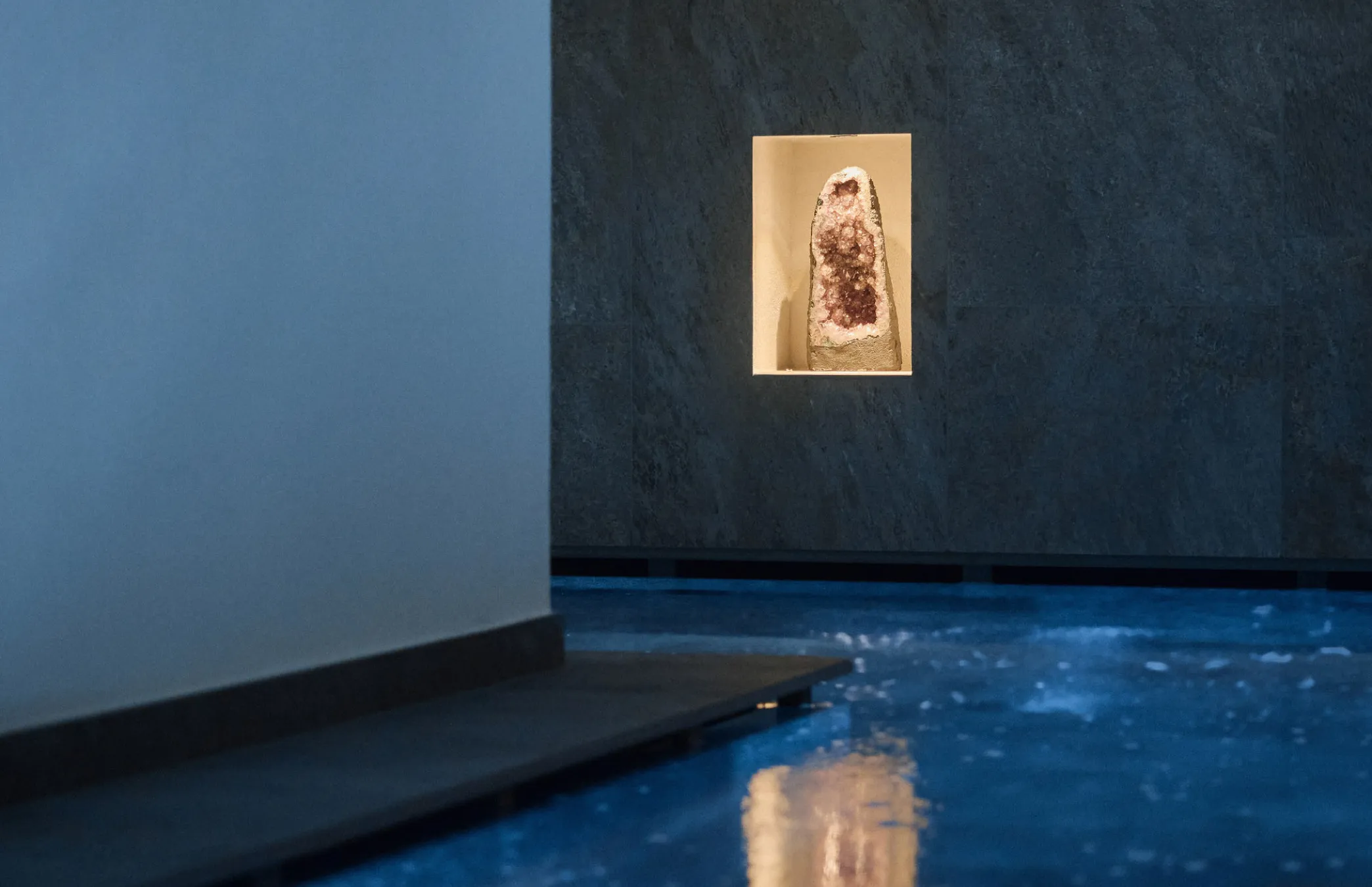 Whirlpool nell’area wellness dell’Hotel Mesdí ad Arabba, ideale per rilassarsi.