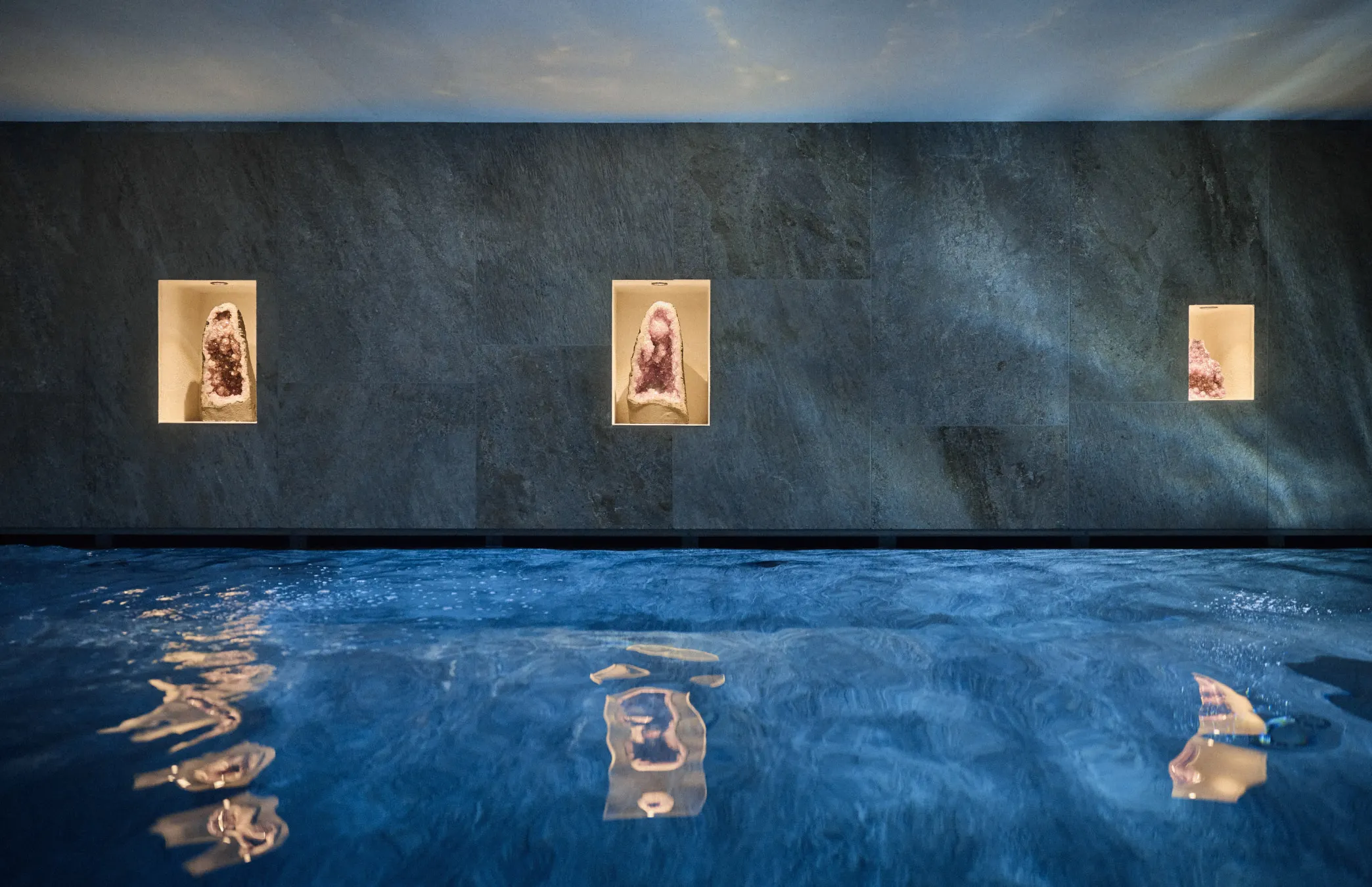 Whirlpool im Wellnessbereich des Hotel Mesdí in Arabba, ideal zum Entspannen